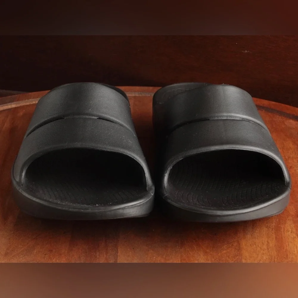 Oofos Sandals Mens Size 10 Women 12 Black OOahh Slide Recovery Comfort Shoes